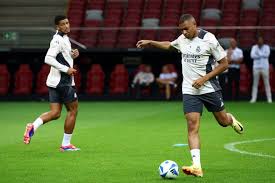 C7娱乐：郭晶晶地位有多高？中英文切换教训霍启刚，霍启刚却不敢吱声！.